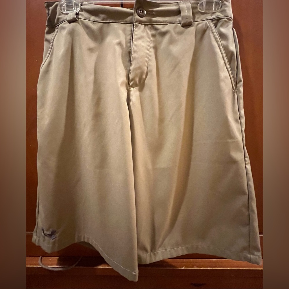 UNDER ARMOUR
SIZE YOUTH LARGE
ADJUSTABLE WAIST INSIDE WAIST
EXCELLENT CONDITION